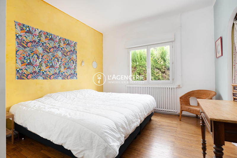 Maison - 220 m² - 7 pièces