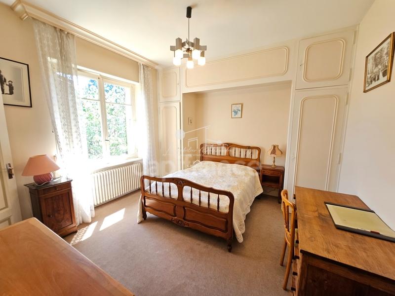 Maison - 241 m² - 9 pièces