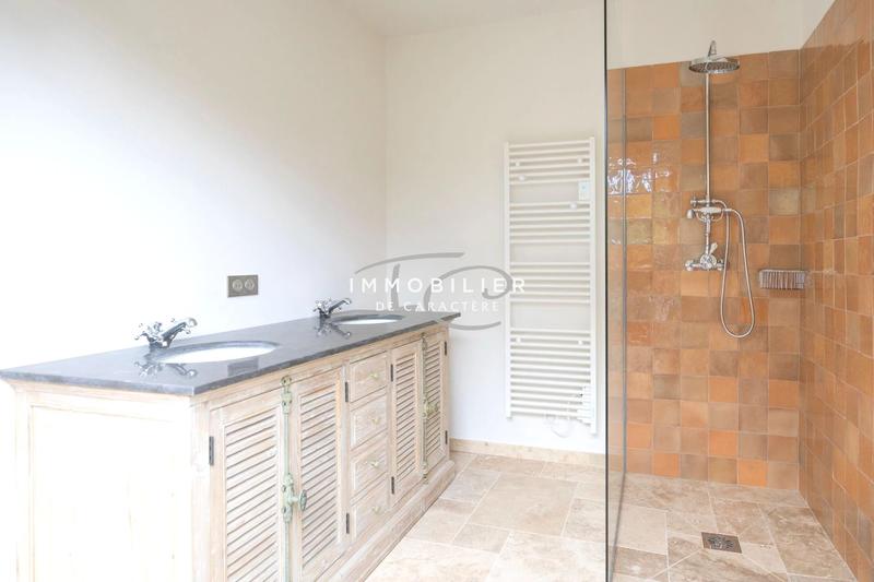 Maison - 225 m² - 8 pièces