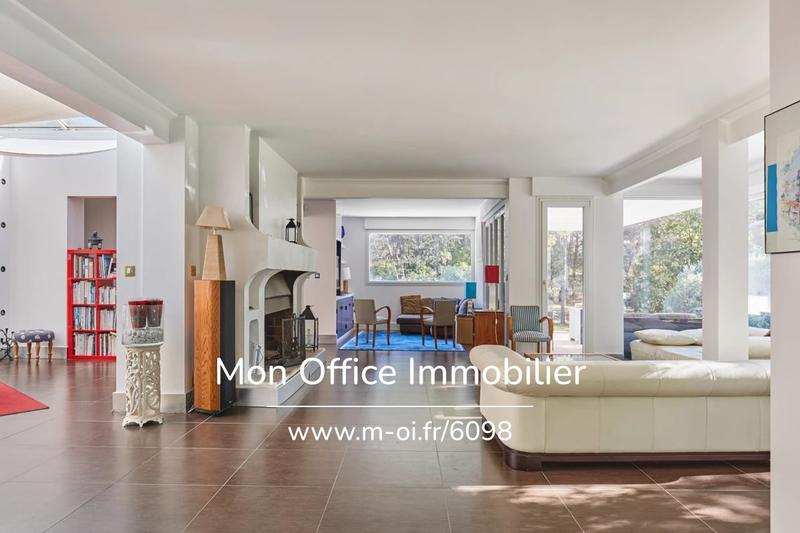 Villa - 240 m² - 6 pièces