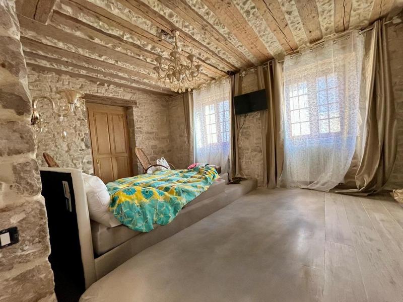 Propriété - 215 m² - 10 pièces