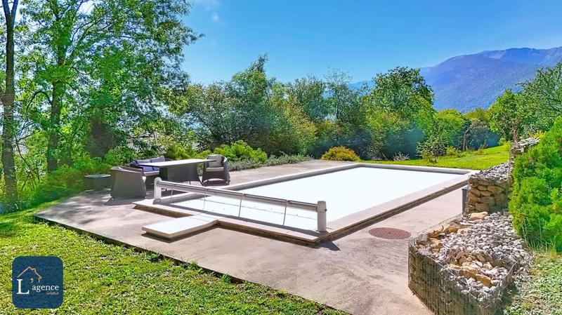 Maison - 277 m² - 6 pièces