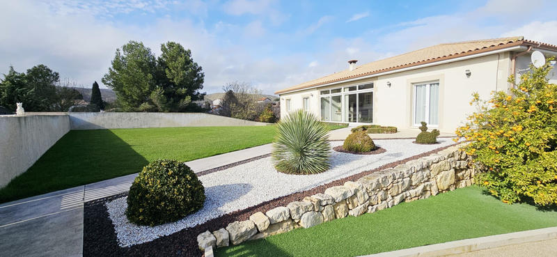 Maison - 207 m² - 5 pièces