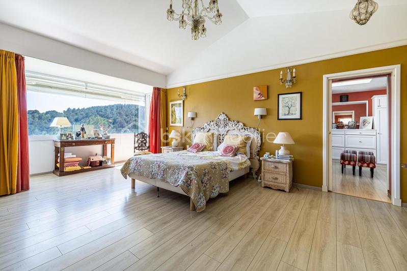 Maison d'architecte - 518 m² - 12 pièces