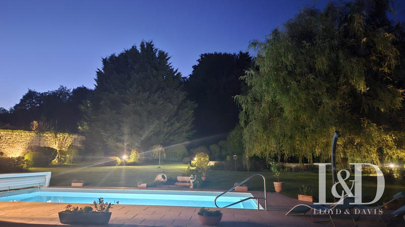 Maison - 269 m² - 12 pièces