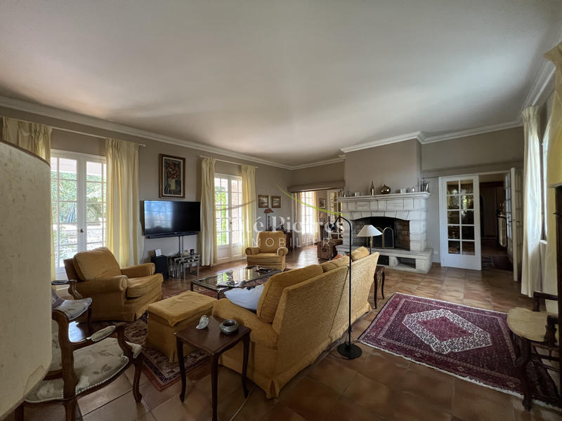 Maison - 268 m² - 8 pièces