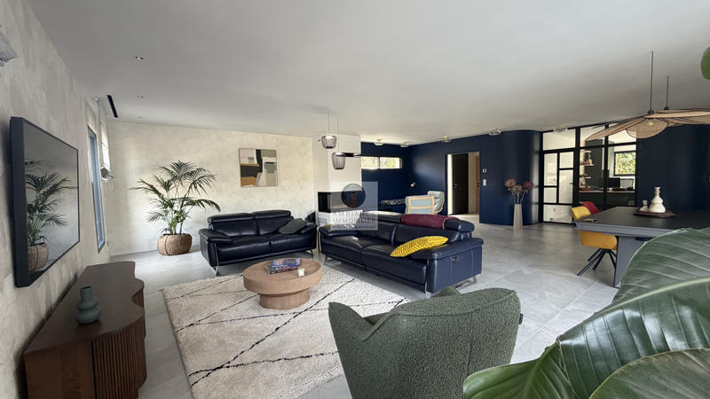 Maison - 322 m² - 8 pièces