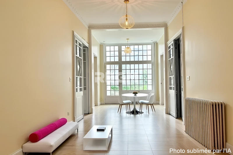 Maison - 341 m² - 9 pièces