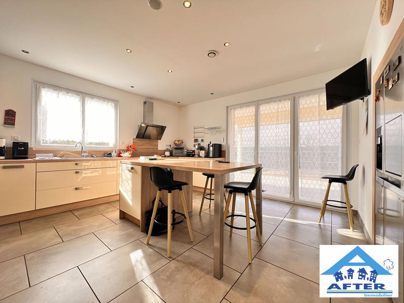 Maison - 202 m² - 6 pièces