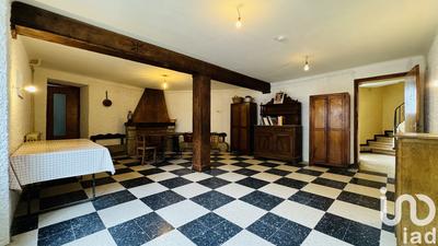 Maison - 302 m² - 12 pièces