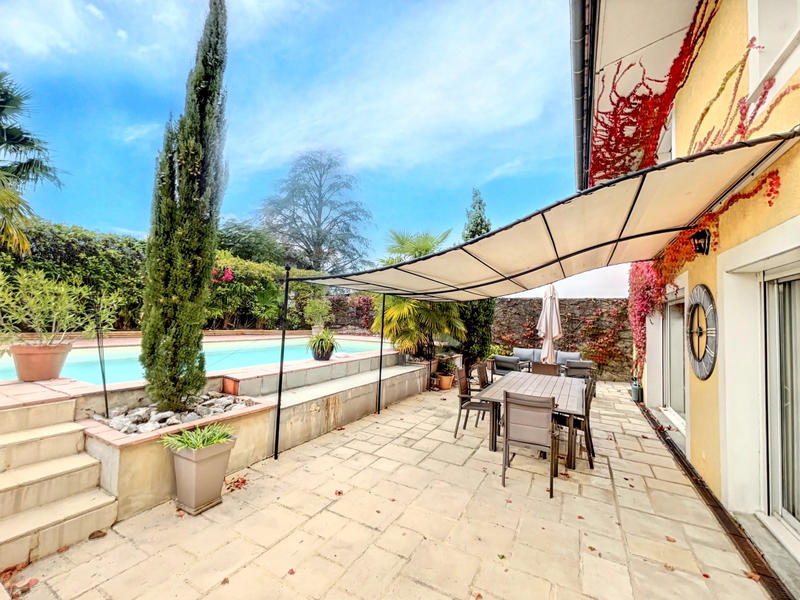 Maison - 310 m² - 8 pièces