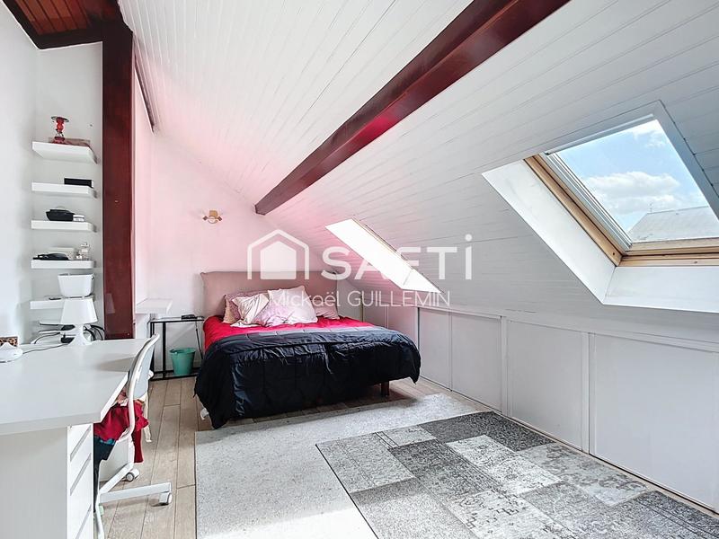 Maison - 219 m² - 8 pièces