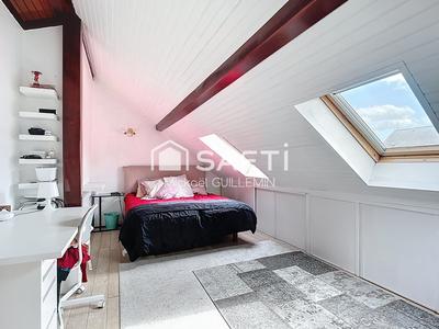 Maison - 219 m² - 8 pièces