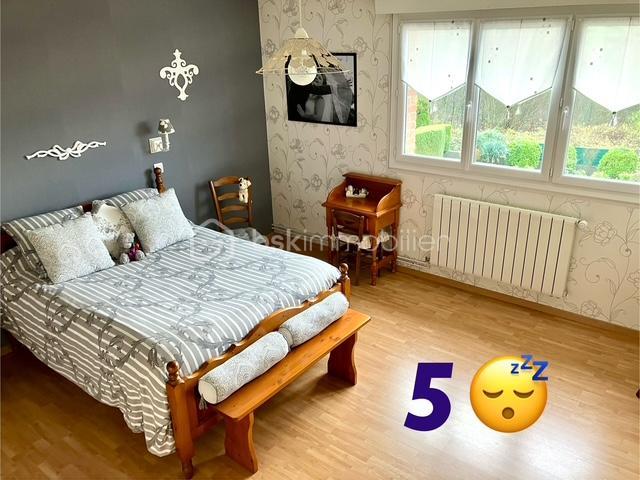 Maison - 230 m² - 7 pièces