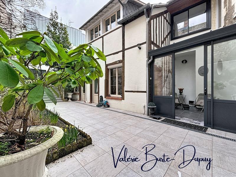 Maison - 214 m² - 7 pièces