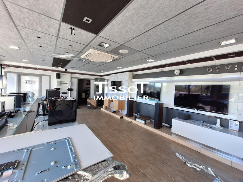 Local commercial - 661 m² - 1 pièce