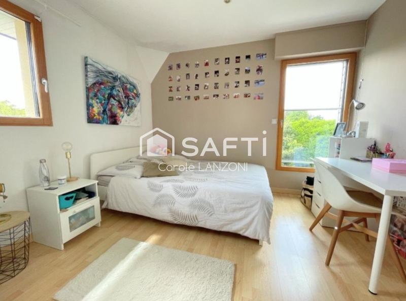 Maison - 217 m² - 8 pièces