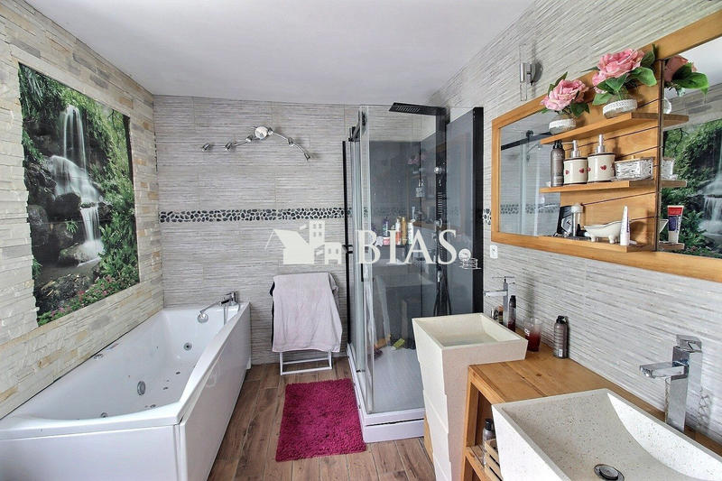 Maison ancienne - 226 m² - 8 pièces