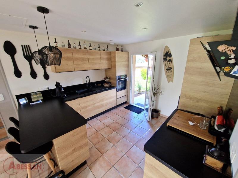 Maison - 93 m² - 5 pièces