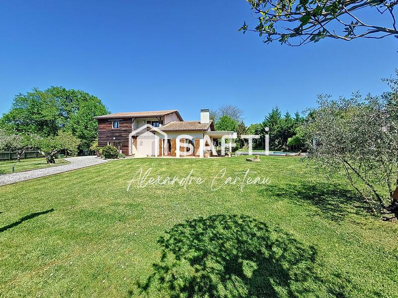 Maison - 196 m² - 8 pièces