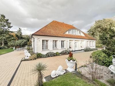 Demeure - 496 m² - 14 pièces