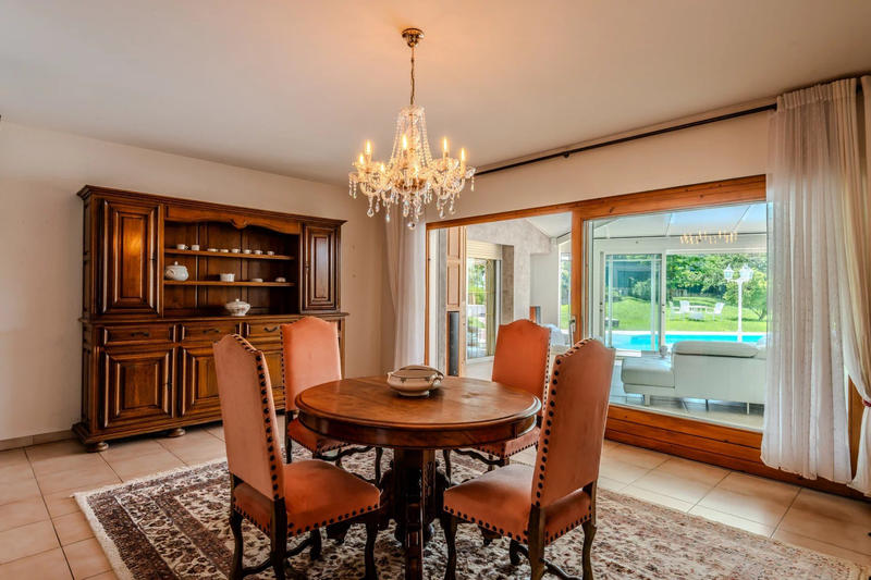 Maison - 380 m² - 9 pièces