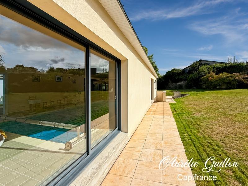 Maison - 254 m² - 9 pièces