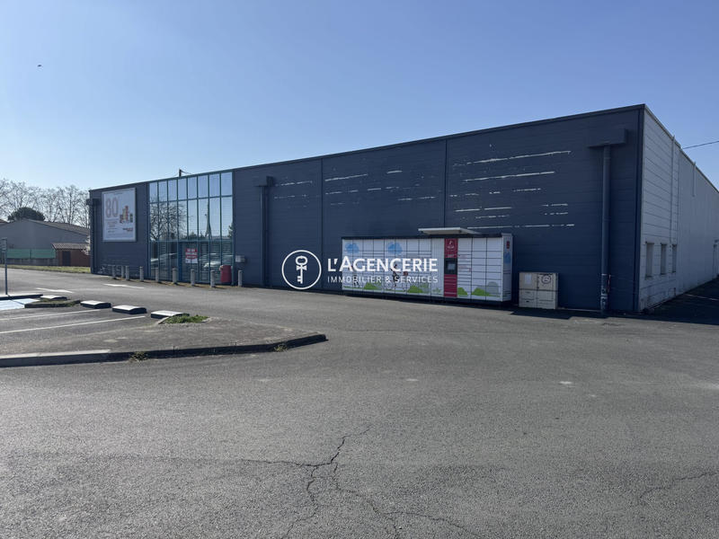 Local commercial - 1 181 m²