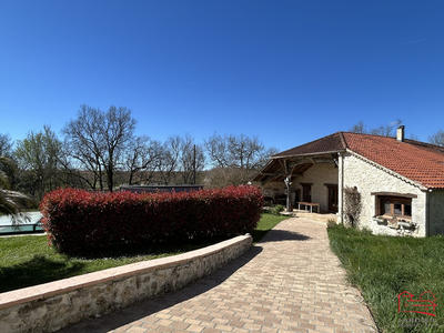 Maison - 321 m² - 9 pièces