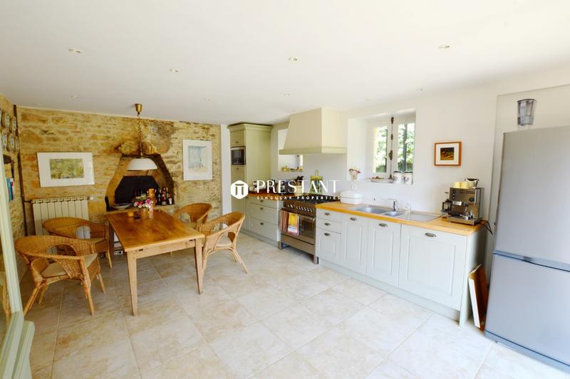 Propriété - 287 m² - 13 pièces