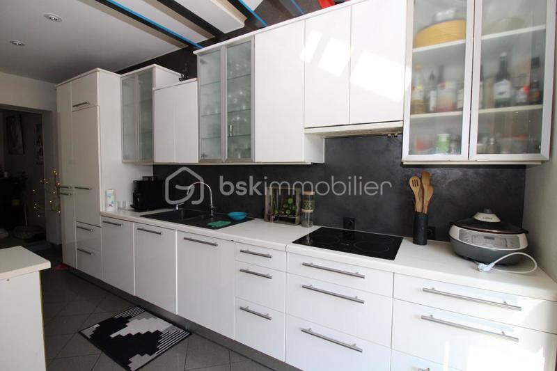 Maison - 205 m² - 7 pièces