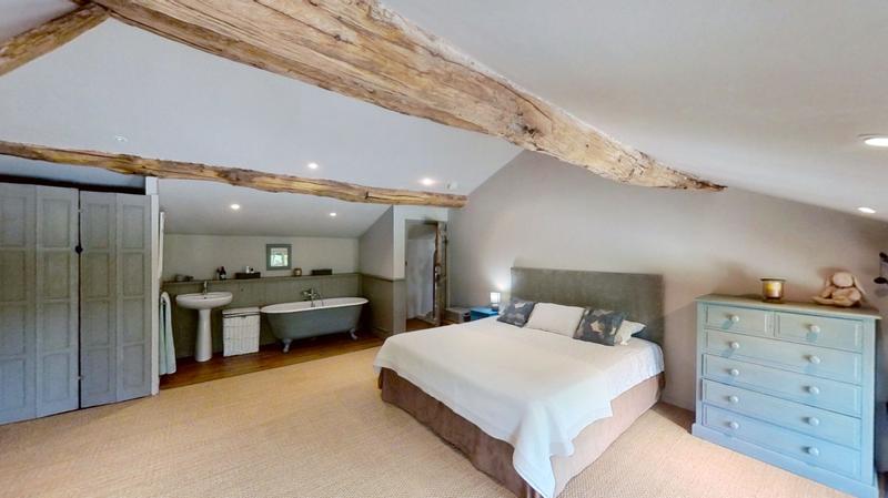 Maison traditionnelle - 181 m² - 9 pièces