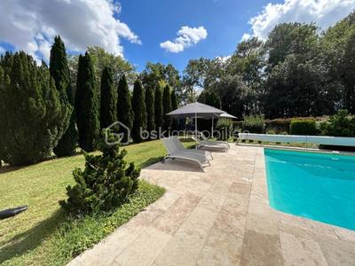 Propriété - 800 m² - 23 pièces