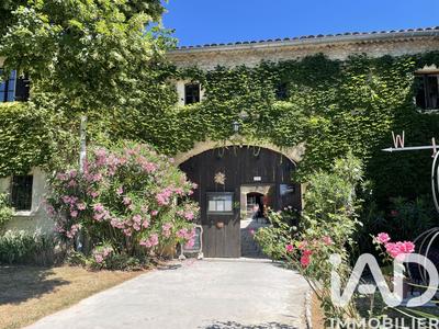 Maison - 1 200 m² - 37 pièces