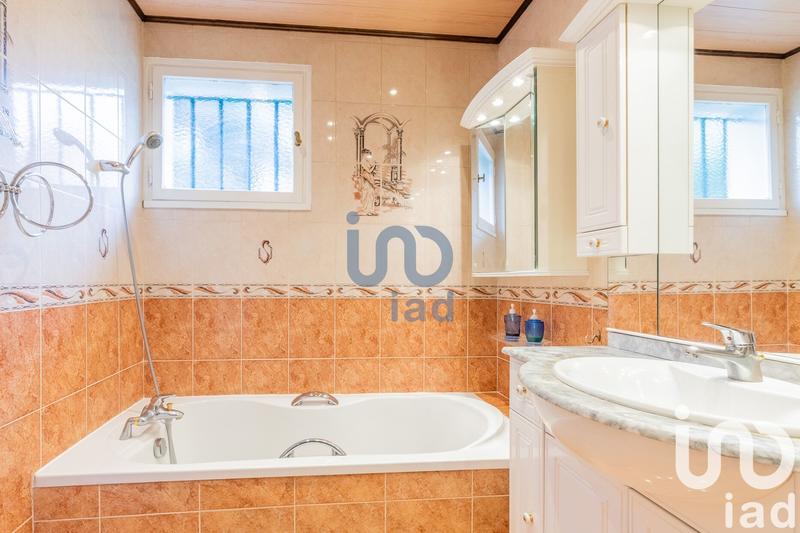 Maison - 183 m² - 10 pièces