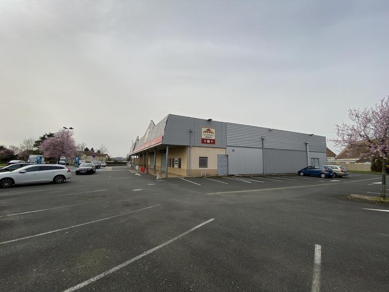 Local commercial - 1 267 m²
