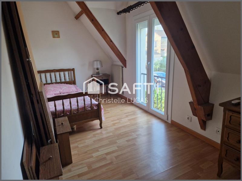Maison - 230 m² - 8 pièces