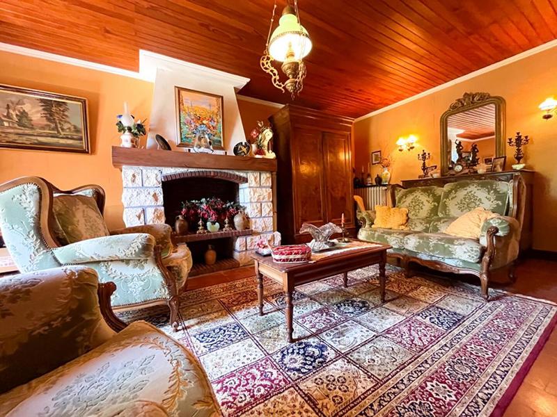 Maison - 254 m² - 11 pièces