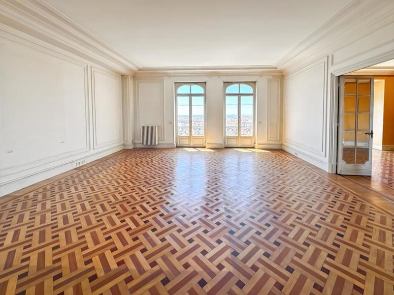 Appartement - 242 m² - 4 pièces