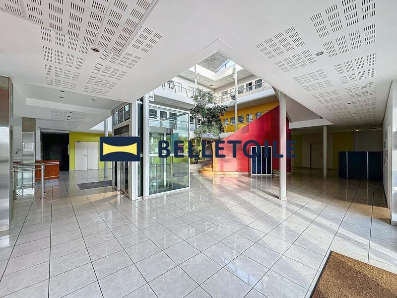 Bureau - 2 450 m²