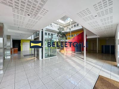 Bureau - 2 450 m²