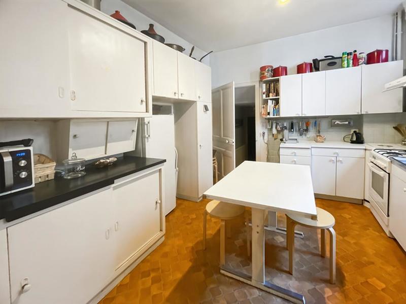 Maison - 335 m² - 12 pièces