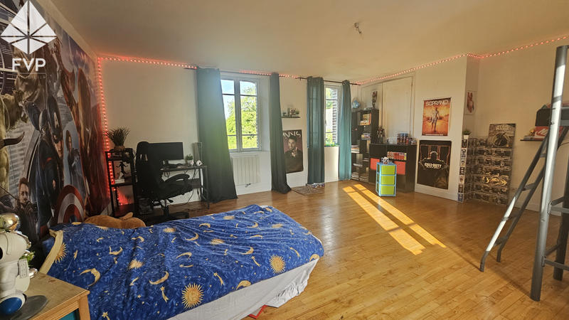 Propriété - 275 m² - 8 pièces