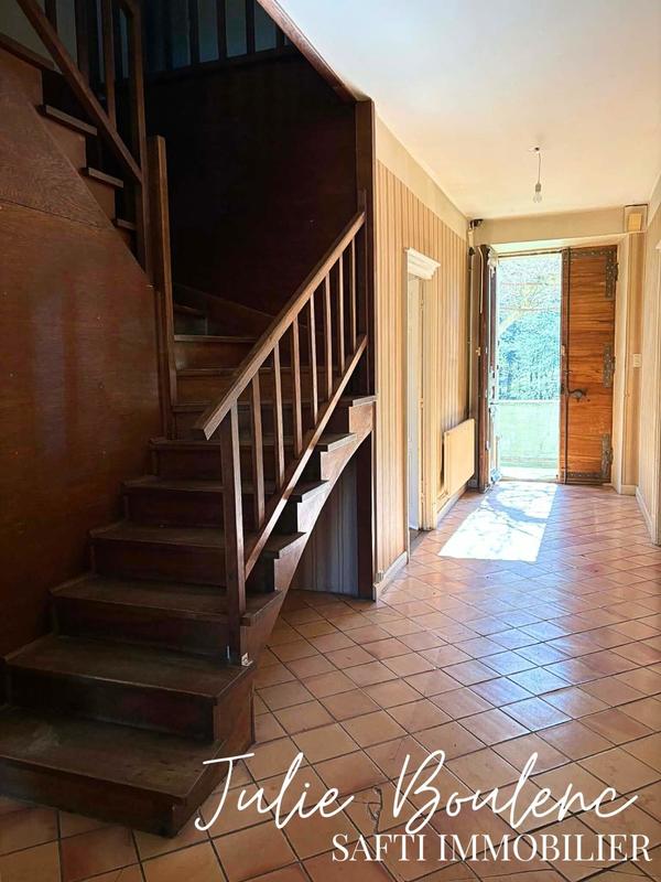 Maison - 341 m² - 12 pièces