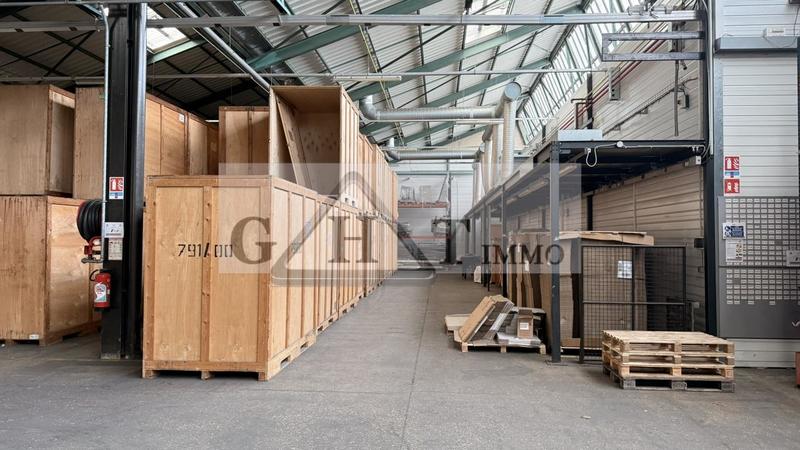 Entrepôt - 2 200 m²
