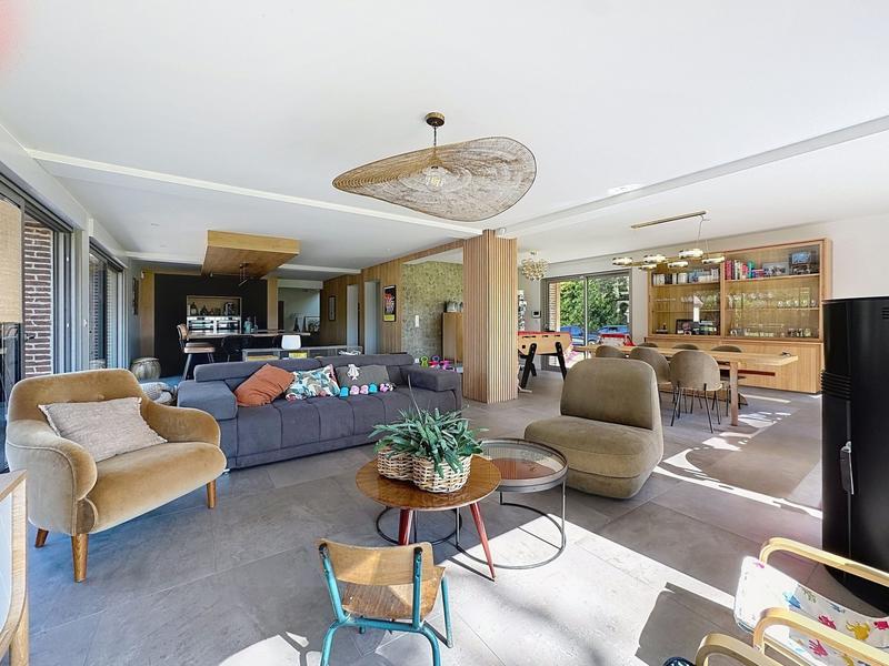 Maison - 240 m² - 7 pièces