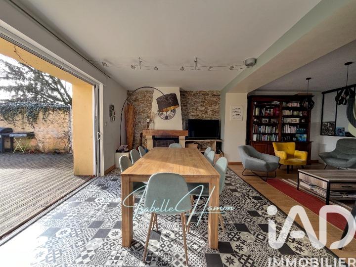 Maison - 212 m² - 9 pièces