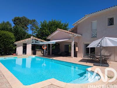 Maison - 263 m² - 9 pièces