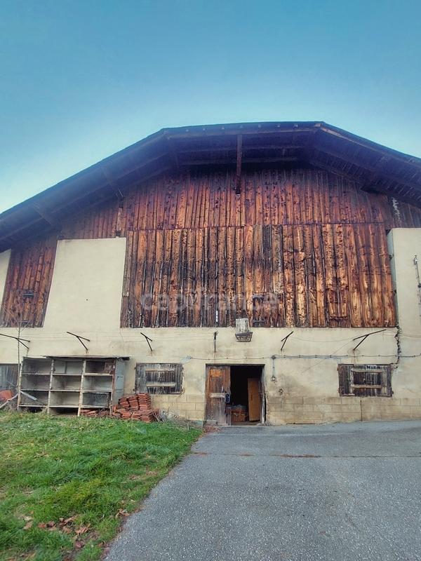 Grange - 350 m² - 3 pièces