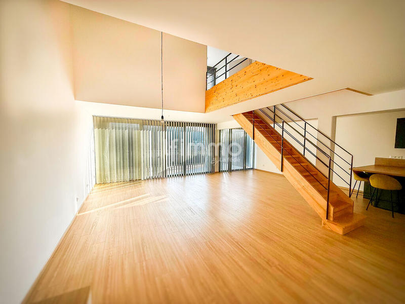 Loft - 121 m² - 5 pièces